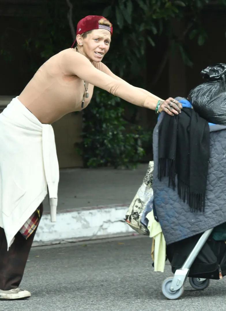 Лони Уиллисон пытается выжить на улице.