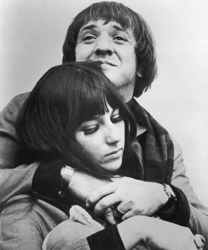 77-летняя певица Шер 77-летняя певица Шер