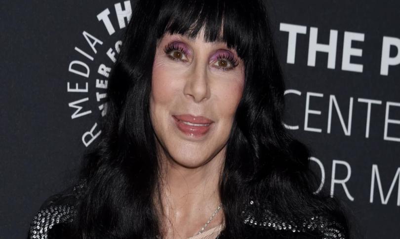 77-летняя певица Шер 77-летняя певица Шер