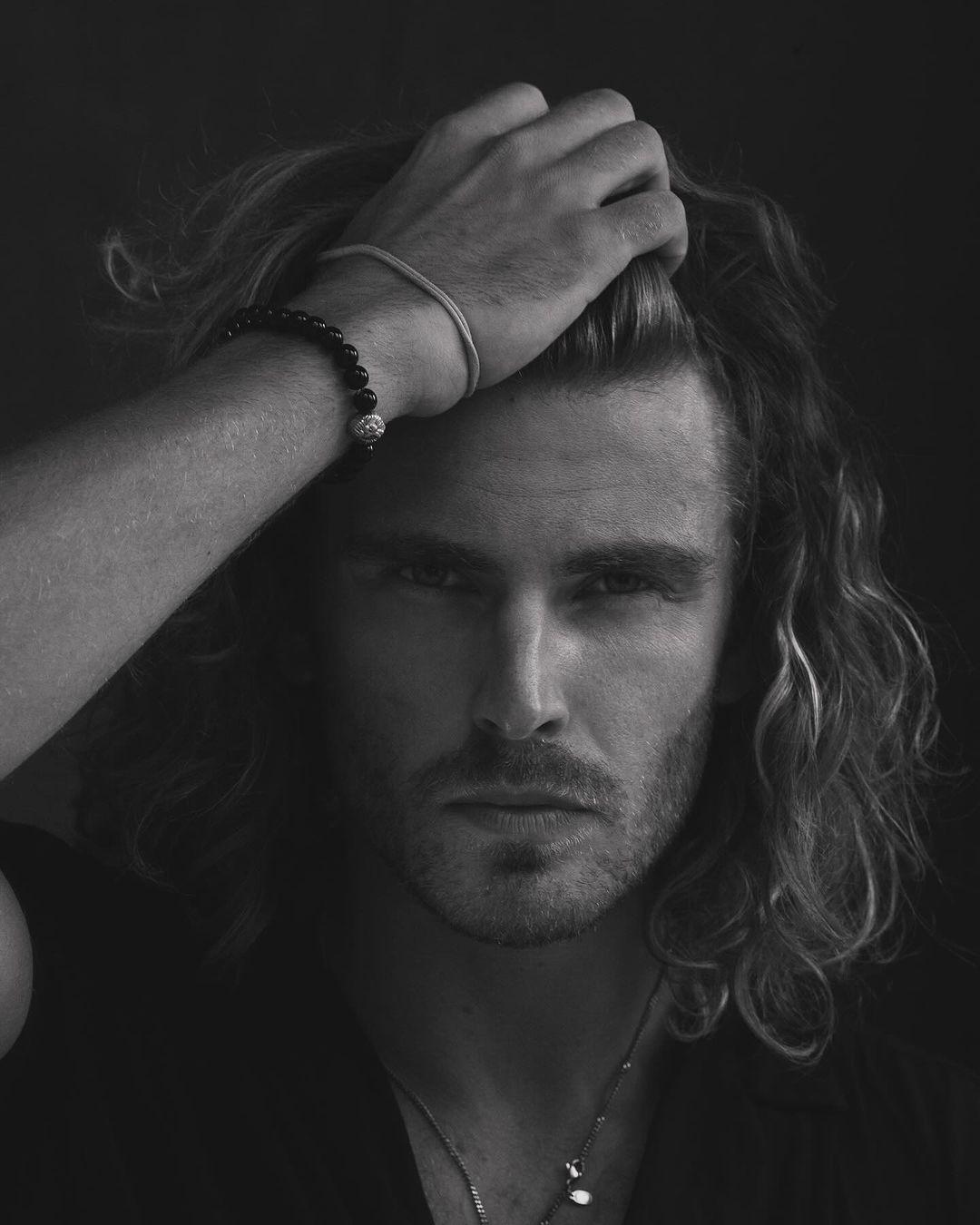 Так сегодня выглядит мальчик из упаковки «Киндерки»