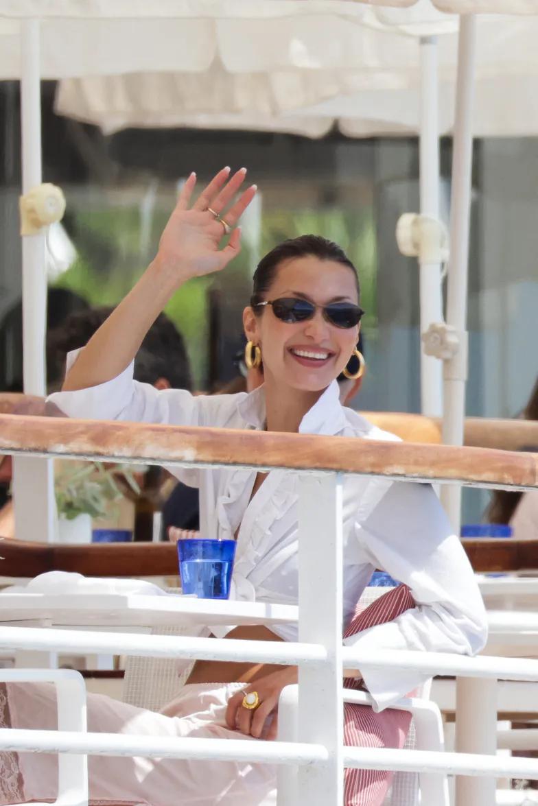 Белла Хадид резвится на Французской Ривьере