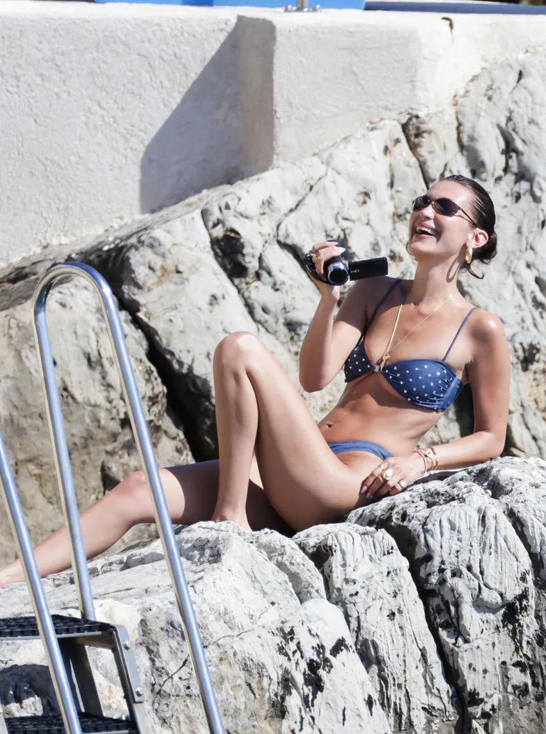 Белла Хадид резвится на Французской Ривьере