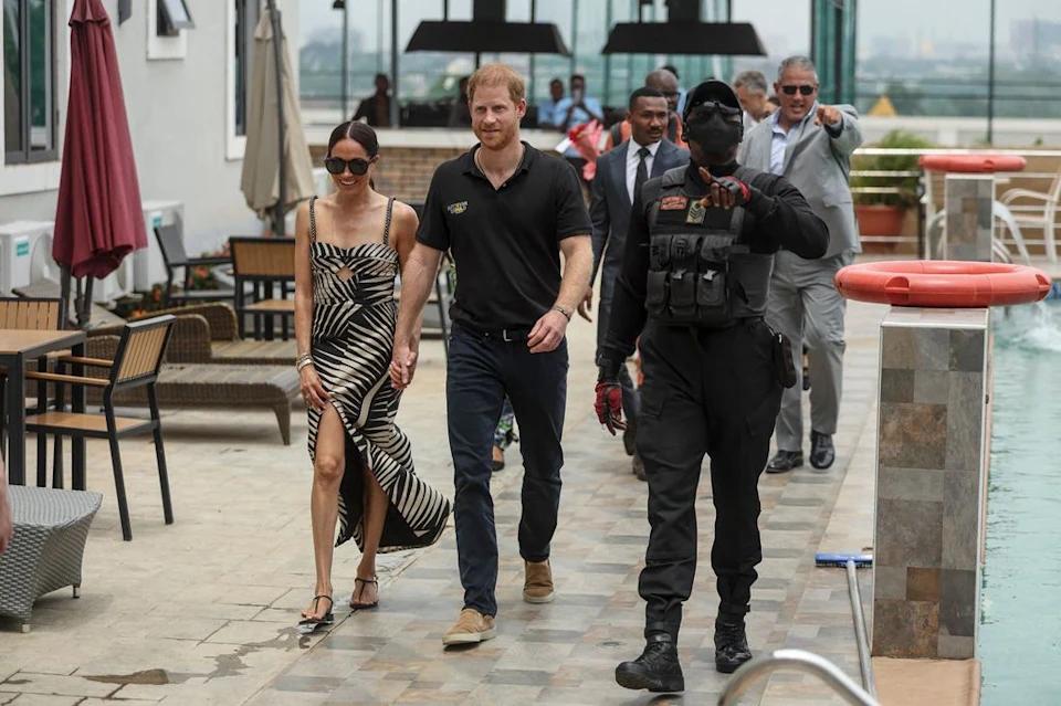 Меган Маркл и принц Гарри в Нигерии Меган Маркл и принц Гарри в Нигерии