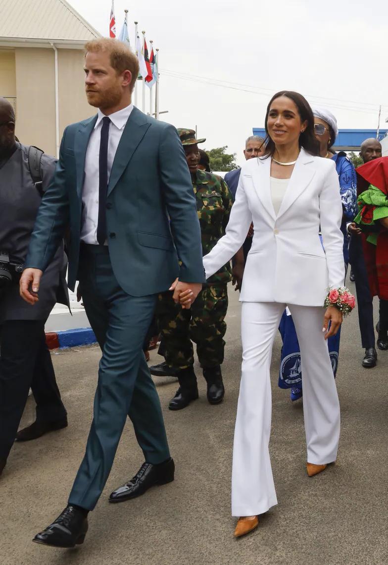Меган Маркл и принц Гарри в Нигерии Меган Маркл и принц Гарри в Нигерии