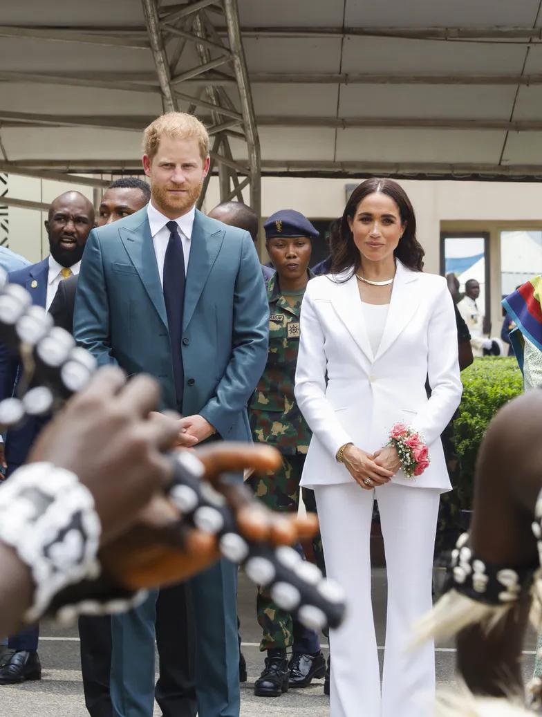 Меган Маркл и принц Гарри в Нигерии Меган Маркл и принц Гарри в Нигерии