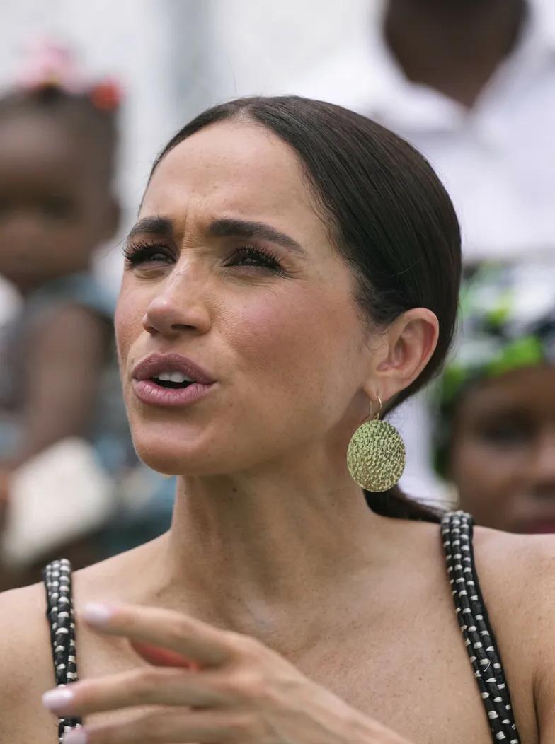 Меган Маркл и принц Гарри в Нигерии Меган Маркл и принц Гарри в Нигерии