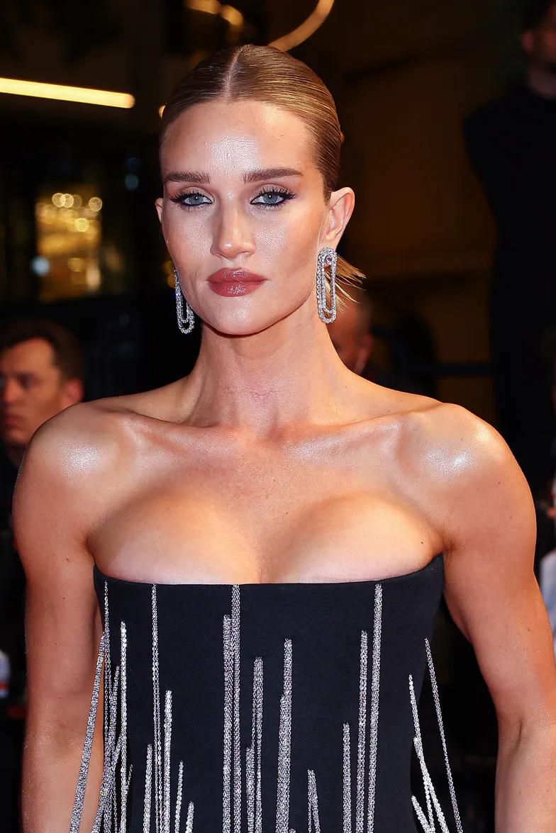 Роузи Хантингтон-Уайтли в Каннах Роузи Хантингтон-Уайтли в Каннах