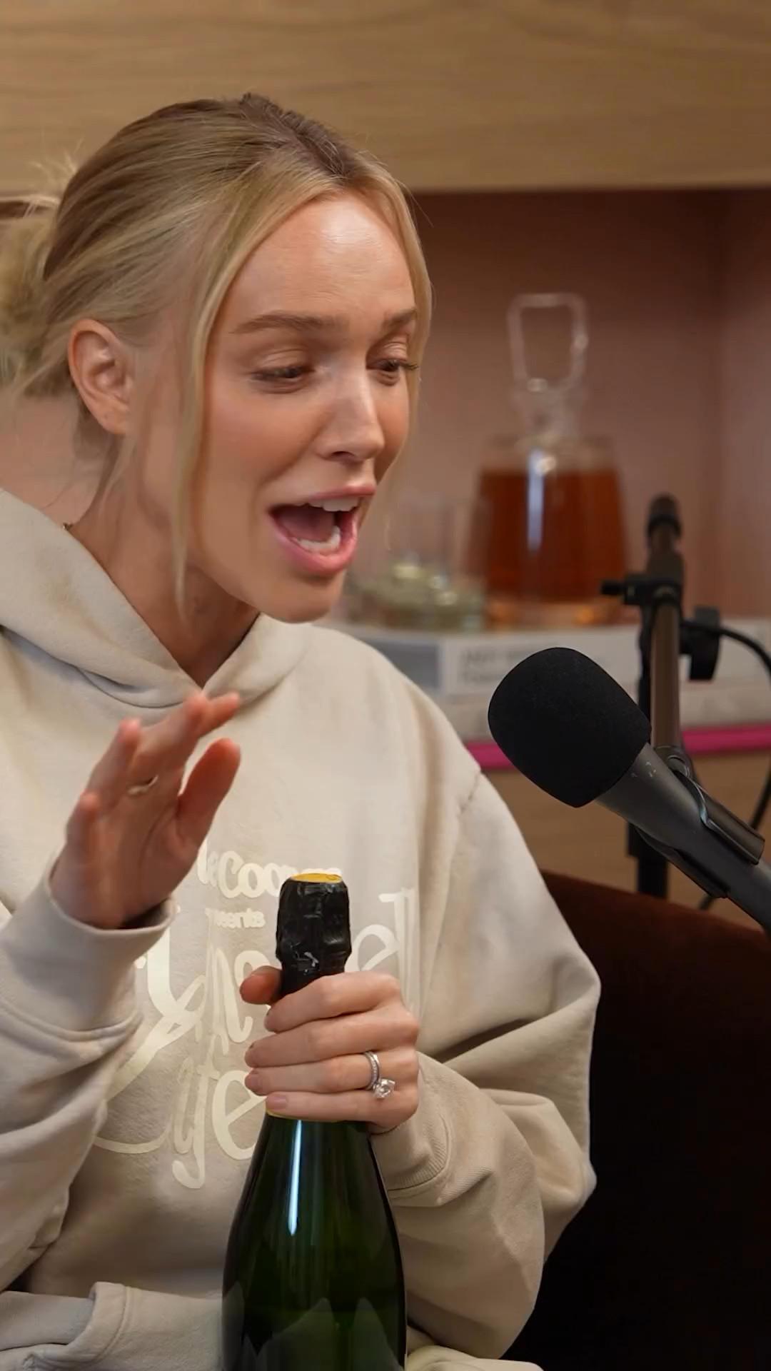 Аврил Лавин на шоу «Call Her Daddy» Аврил Лавин на шоу «Call Her Daddy»