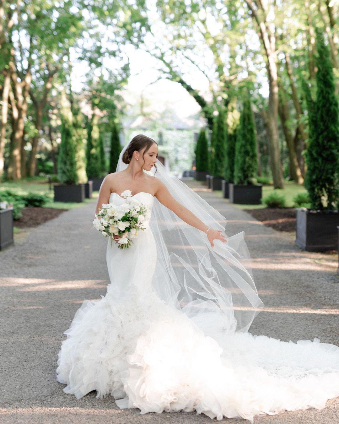 Дочь Эминема вышла замуж! Появились первые фотографии с церемонии Дочь Эминема вышла замуж! Появились первые фотографии с церемонии