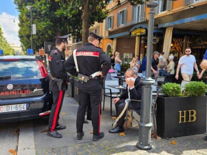 Актер напал на 79-летнего “короля папарацци”