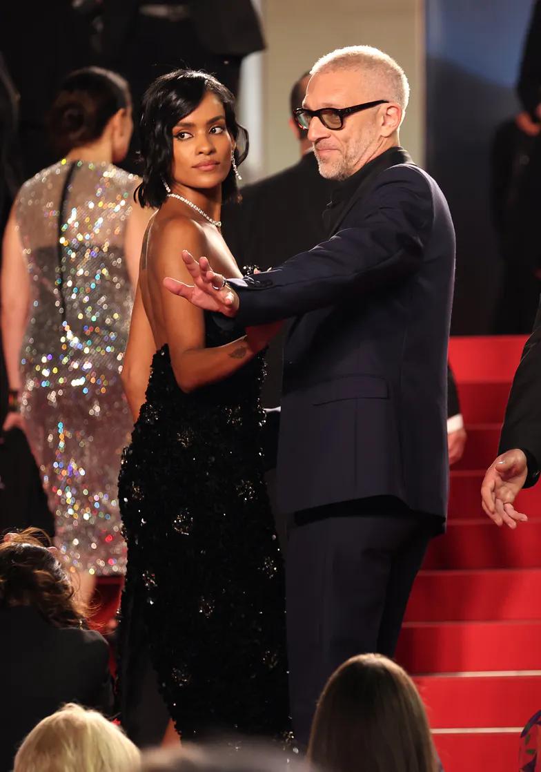 Венсан Кассель и Нара Баптиста в фильме «Партенопа» на Каннском кинофестивале Венсан Кассель и Нара Баптиста в фильме «Партенопа» на Каннском кинофестивале