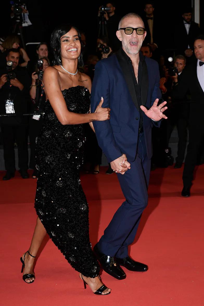 Венсан Кассель и Нара Баптиста в фильме «Партенопа» на Каннском кинофестивале Венсан Кассель и Нара Баптиста в фильме «Партенопа» на Каннском кинофестивале