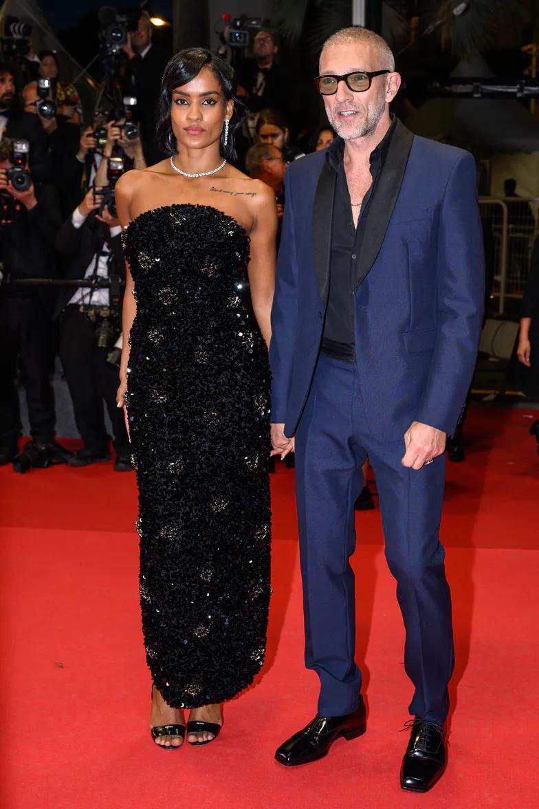 Венсан Кассель и Нара Баптиста в фильме «Партенопа» на Каннском кинофестивале Венсан Кассель и Нара Баптиста в фильме «Партенопа» на Каннском кинофестивале