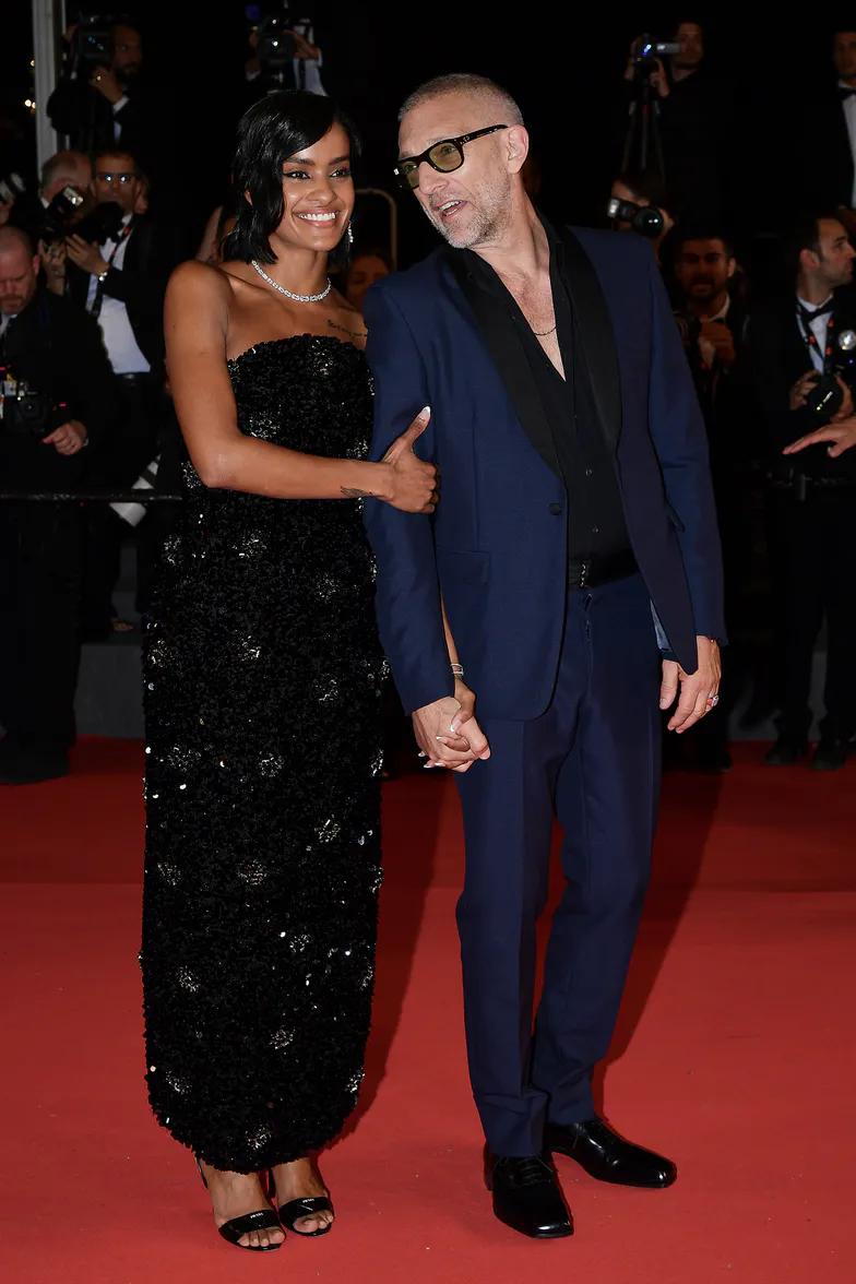 Венсан Кассель и Нара Баптиста в фильме «Партенопа» на Каннском кинофестивале Венсан Кассель и Нара Баптиста в фильме «Партенопа» на Каннском кинофестивале