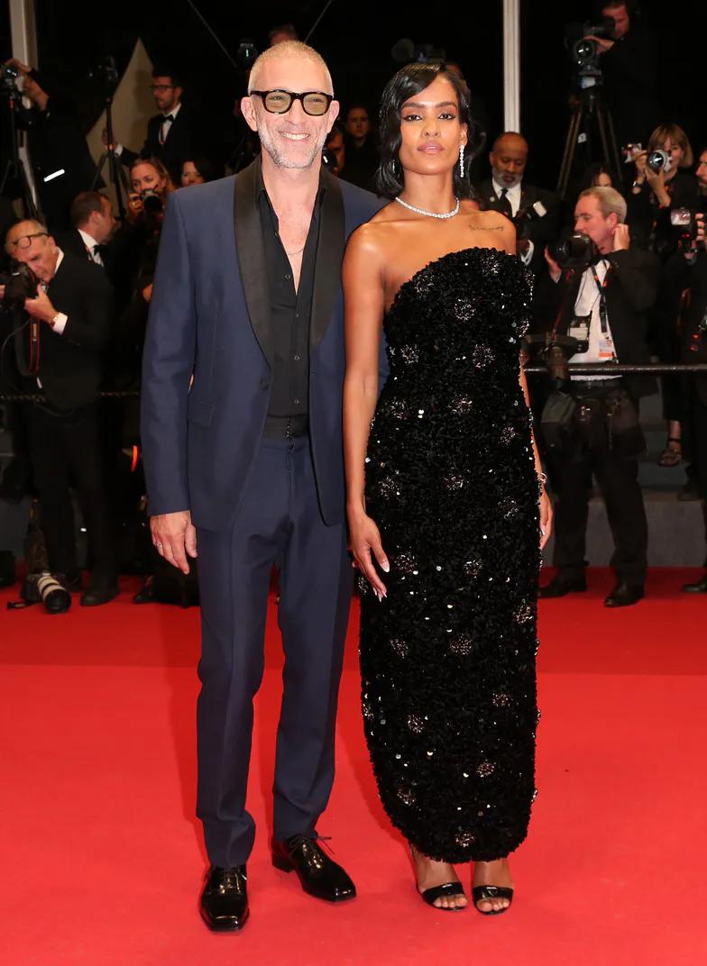 Венсан Кассель и Нара Баптиста в фильме «Партенопа» на Каннском кинофестивале Венсан Кассель и Нара Баптиста в фильме «Партенопа» на Каннском кинофестивале