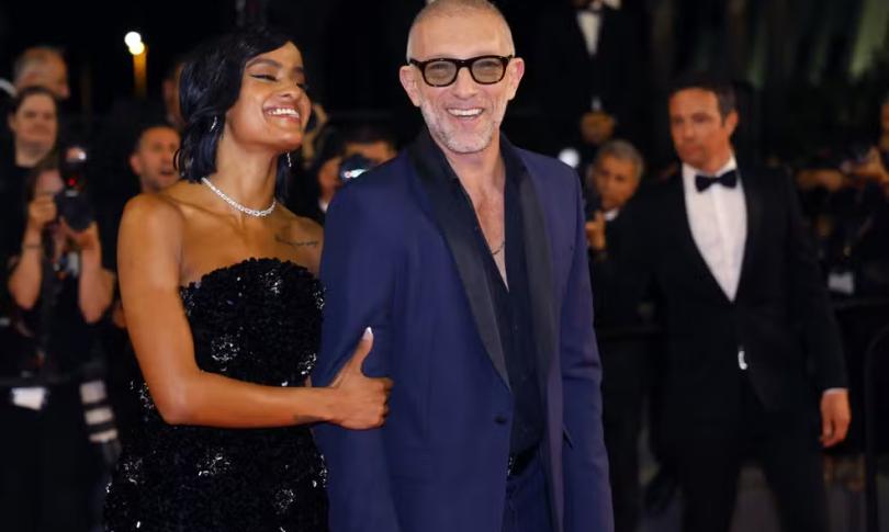 Венсан Кассель и Нара Баптиста в фильме «Партенопа» на Каннском кинофестивале Венсан Кассель и Нара Баптиста в фильме «Партенопа» на Каннском кинофестивале