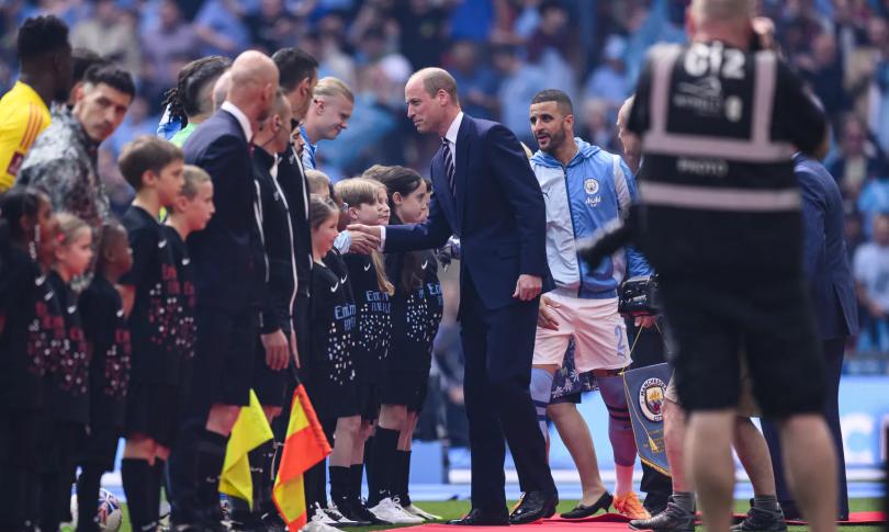 Принц Уильям взял на матч своего сына!