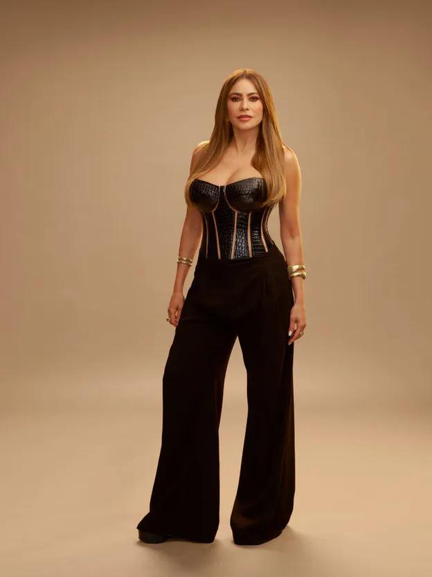 София Вергара в латексном корсете