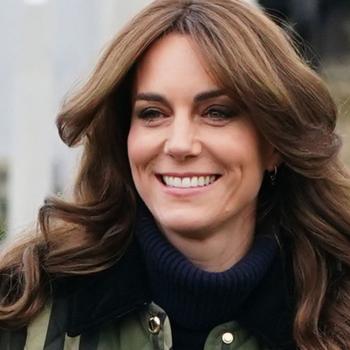 Герцогиню Кейт Миддлтон видели на улице впервые за долгое время. Прохожие рассказывают, что она делала и как выглядела