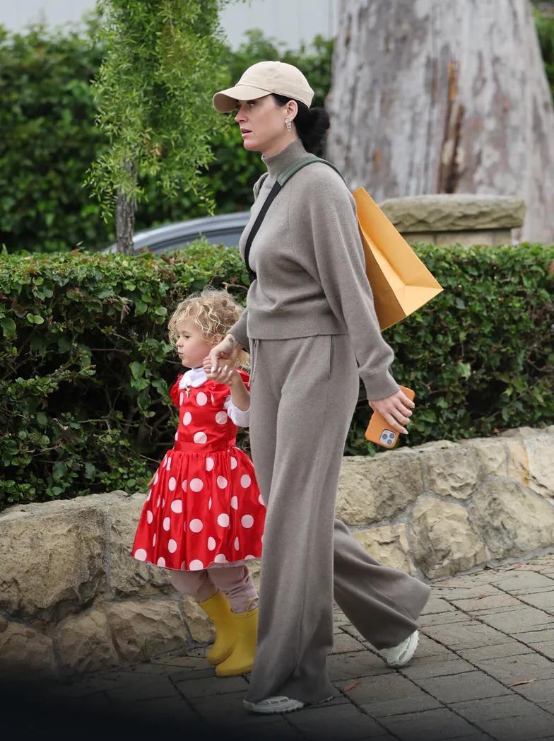 Кэти Перри в объективе папарацци Кэти Перри в объективе папарацци