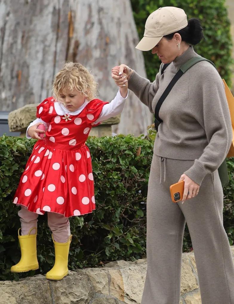 Кэти Перри в объективе папарацци Кэти Перри в объективе папарацци