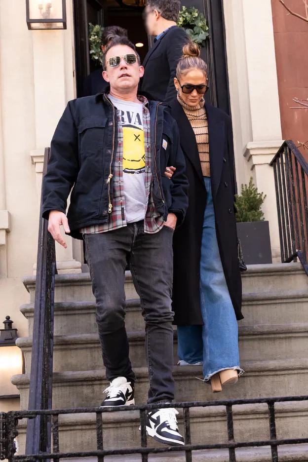 Источник таблоида указывает причины кризиса в отношениях Дженнифер Лопес и Бена Аффлека. Источник таблоида указывает причины кризиса в отношениях Дженнифер Лопес и Бена Аффлека.