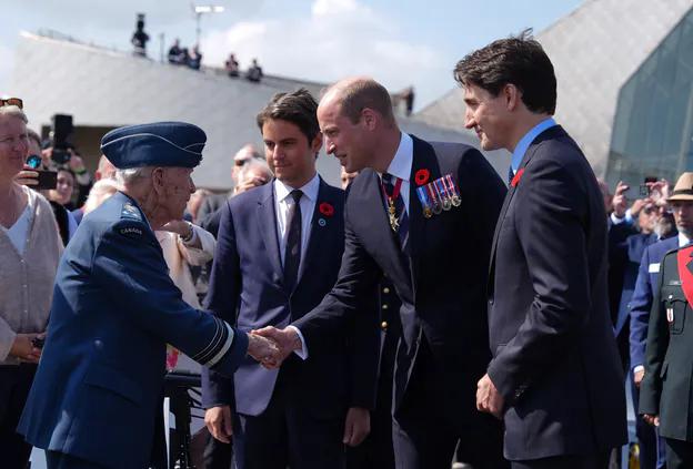 Принц Уильям расчувствовался во время церемонии, посвященной 80-летию высадки союзников в Нормандии