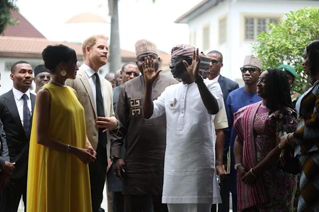 Меган Маркл выглядела шикарно в ярко-желтом платье Меган Маркл выглядела шикарно в ярко-желтом платье