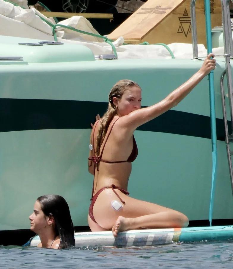 21-летняя дочь Кейт Мосс в бикини на яхте