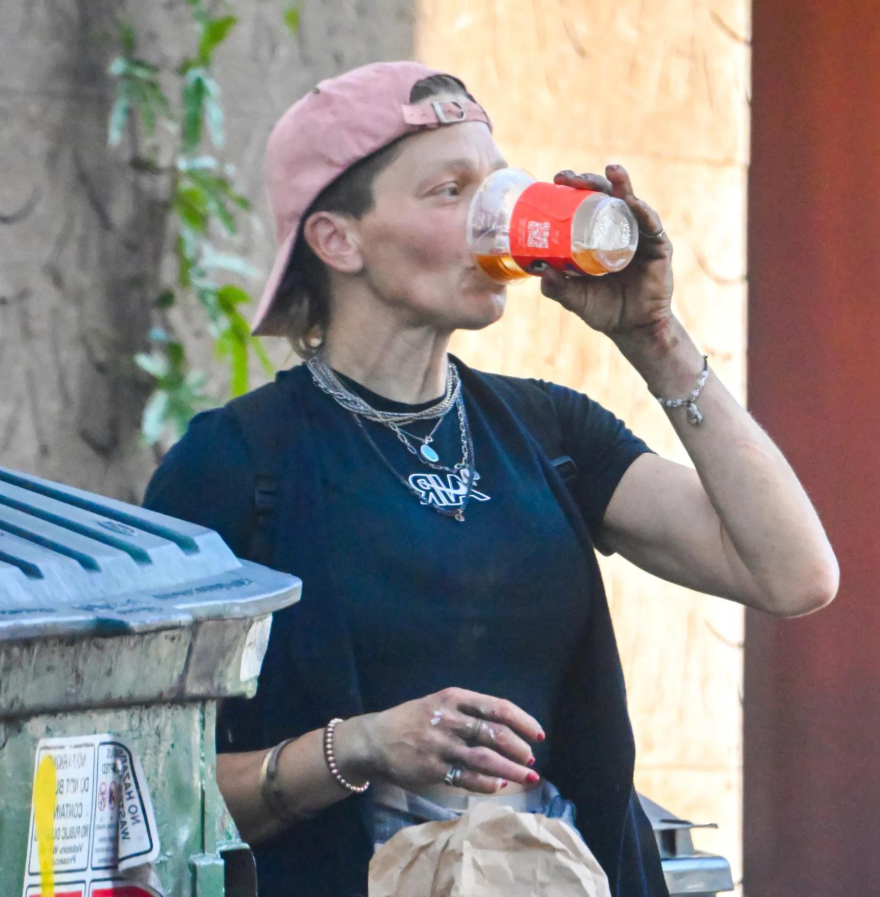 Лони Уиллисон уже много лет борется с проблемой бездомности