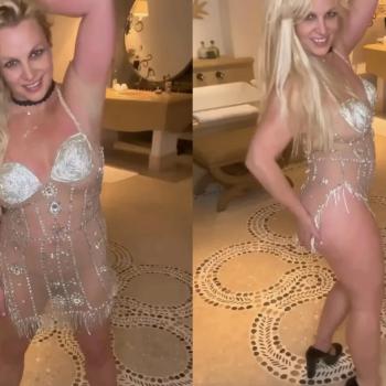 Бритни Спирс исполняет дикий танец в прозрачном наряде под песню Джастина Тимберлейка