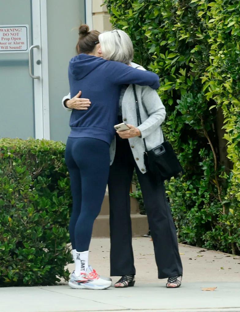 Семейная встреча в школе Бена Аффлека и сына Дженнифер Гарнер Семейная встреча в школе Бена Аффлека и сына Дженнифер Гарнер