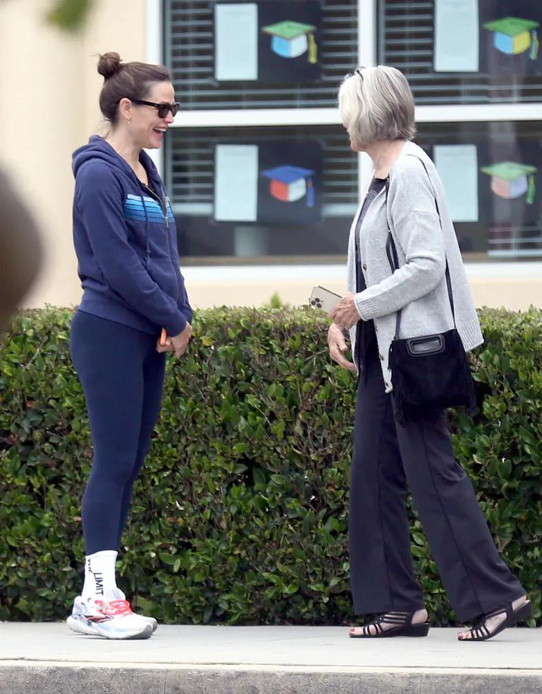 Семейная встреча в школе Бена Аффлека и сына Дженнифер Гарнер Семейная встреча в школе Бена Аффлека и сына Дженнифер Гарнер