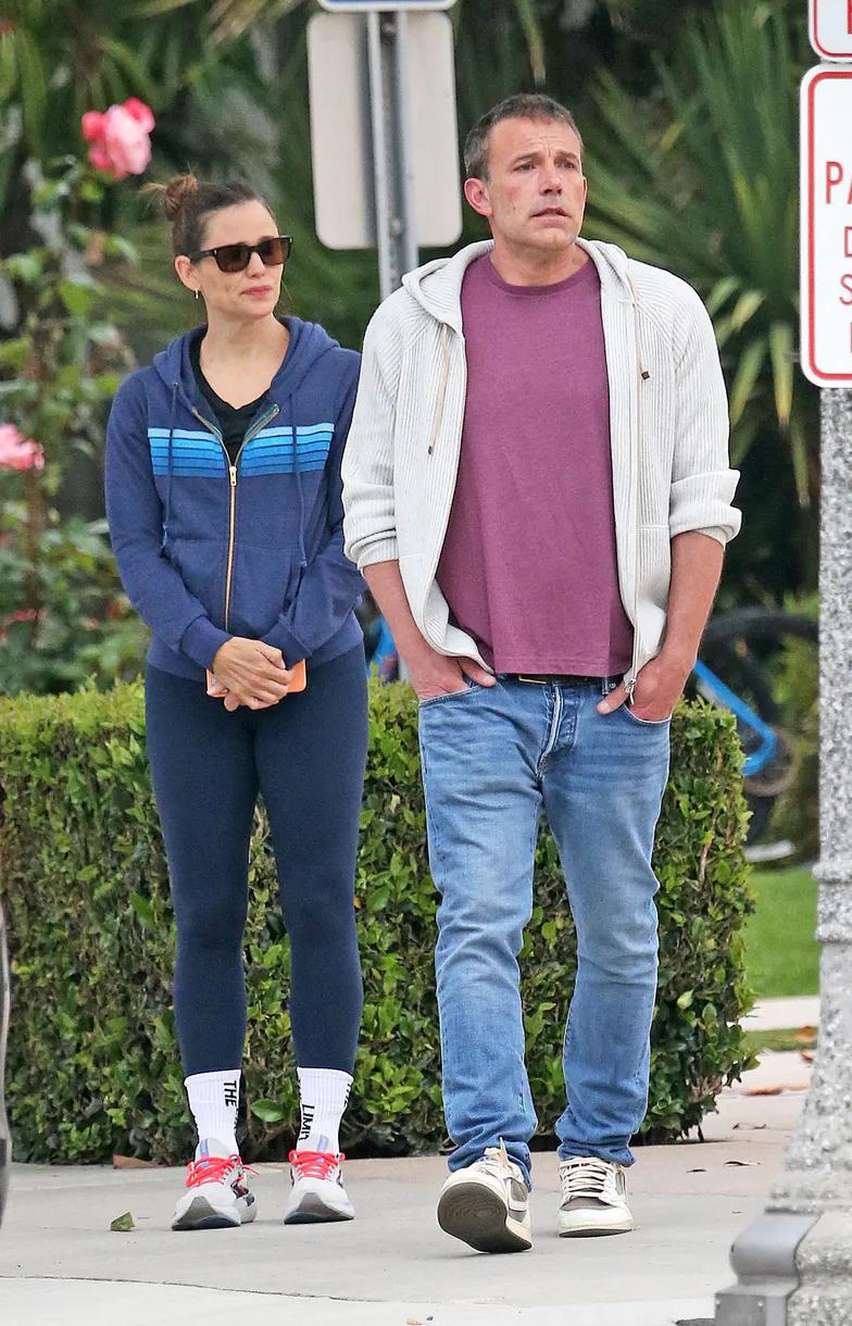 Семейная встреча в школе Бена Аффлека и сына Дженнифер Гарнер Семейная встреча в школе Бена Аффлека и сына Дженнифер Гарнер