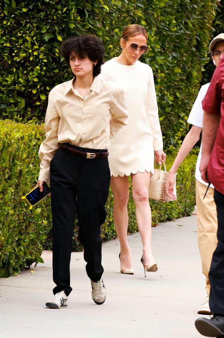 Дженнифер Лопес и Бен Аффлек приехали отдельно на окончание учебного года сына актера.