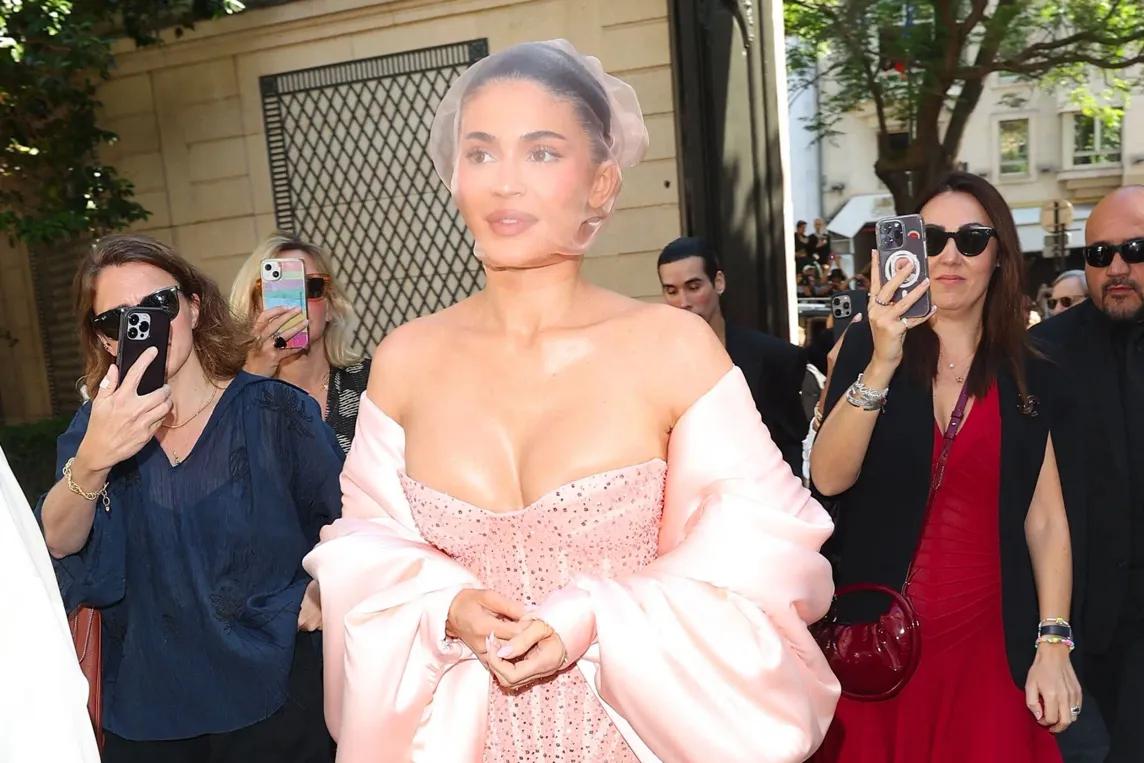 Кайли Дженнер на Неделе моды в Париже