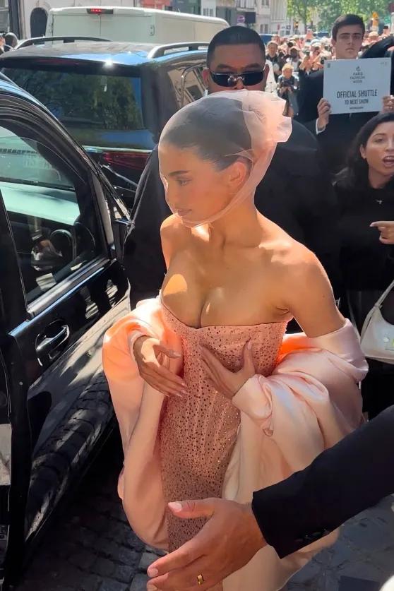 Кайли Дженнер на Неделе моды в Париже