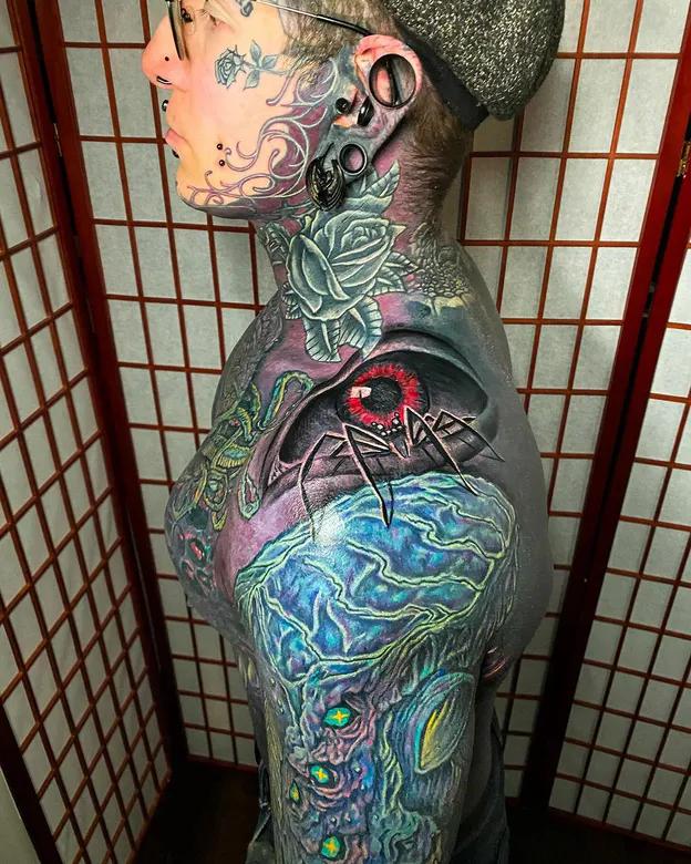 Реми Шофилд всю свою жизнь посвятил страсти к татуировкам Реми Шофилд всю свою жизнь посвятил страсти к татуировкам