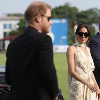 Меган и принц Гарри в Нигерии. Актриса поразила своим нарядом