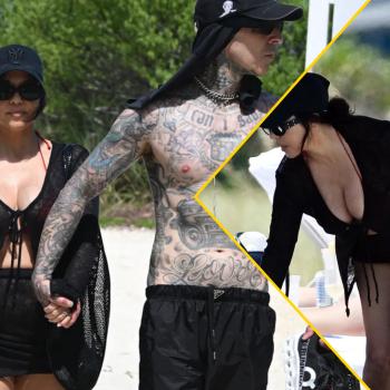 Кортни Кардашьян нежится на пляже с Трэвисом Баркером спустя 7 месяцев после родов