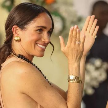 Меган Маркл почтила память принцессы Дианы. Просто посмотрите на её шею