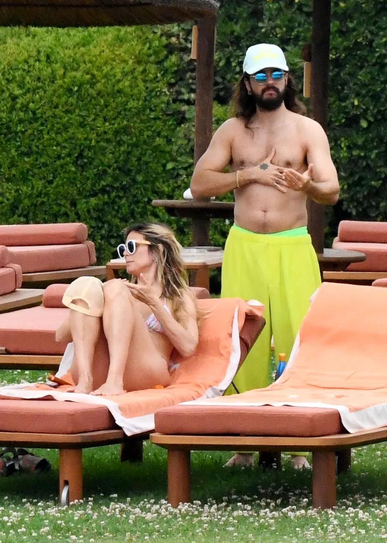 Хайди Клум загорает в откровенном бикини