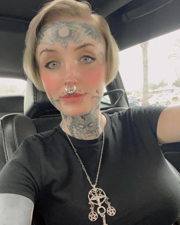 Тиктокер не устроился на работу из-за «демонических» татуировок Тиктокер не устроился на работу из-за «демонических» татуировок