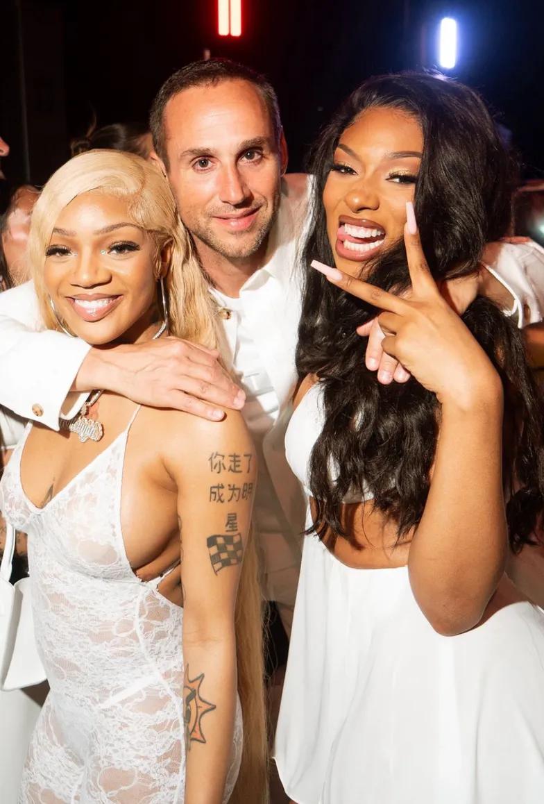 Толпа звезд на «белой вечеринке» Михаила Рубина Толпа звезд на «белой вечеринке» Михаила Рубина