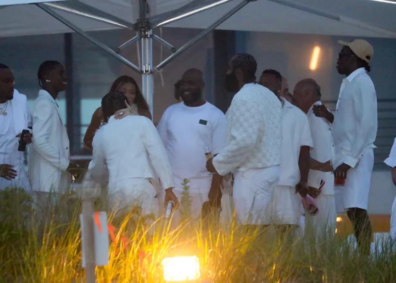 Толпа звезд на «белой вечеринке» Михаила Рубина Толпа звезд на «белой вечеринке» Михаила Рубина