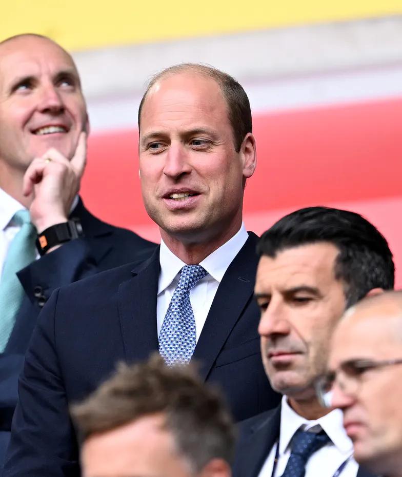 Принц Уильям болеет на матче Англия-Швейцария