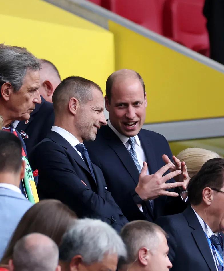 Принц Уильям болеет на матче Англия-Швейцария