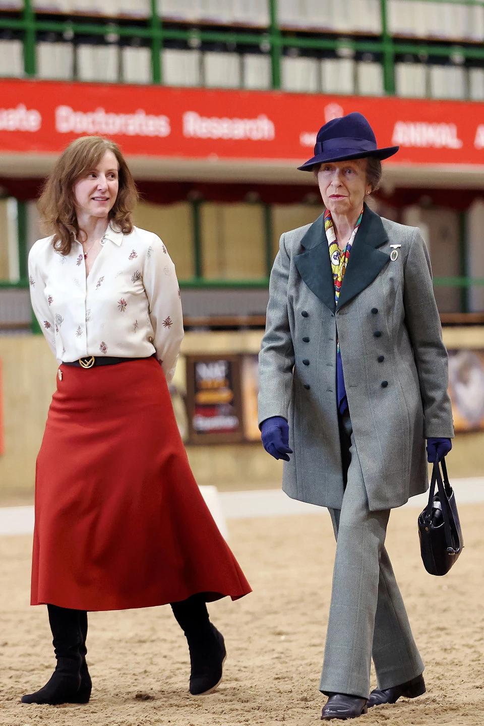 Принцесса Анна возвращается к королевским обязанностям