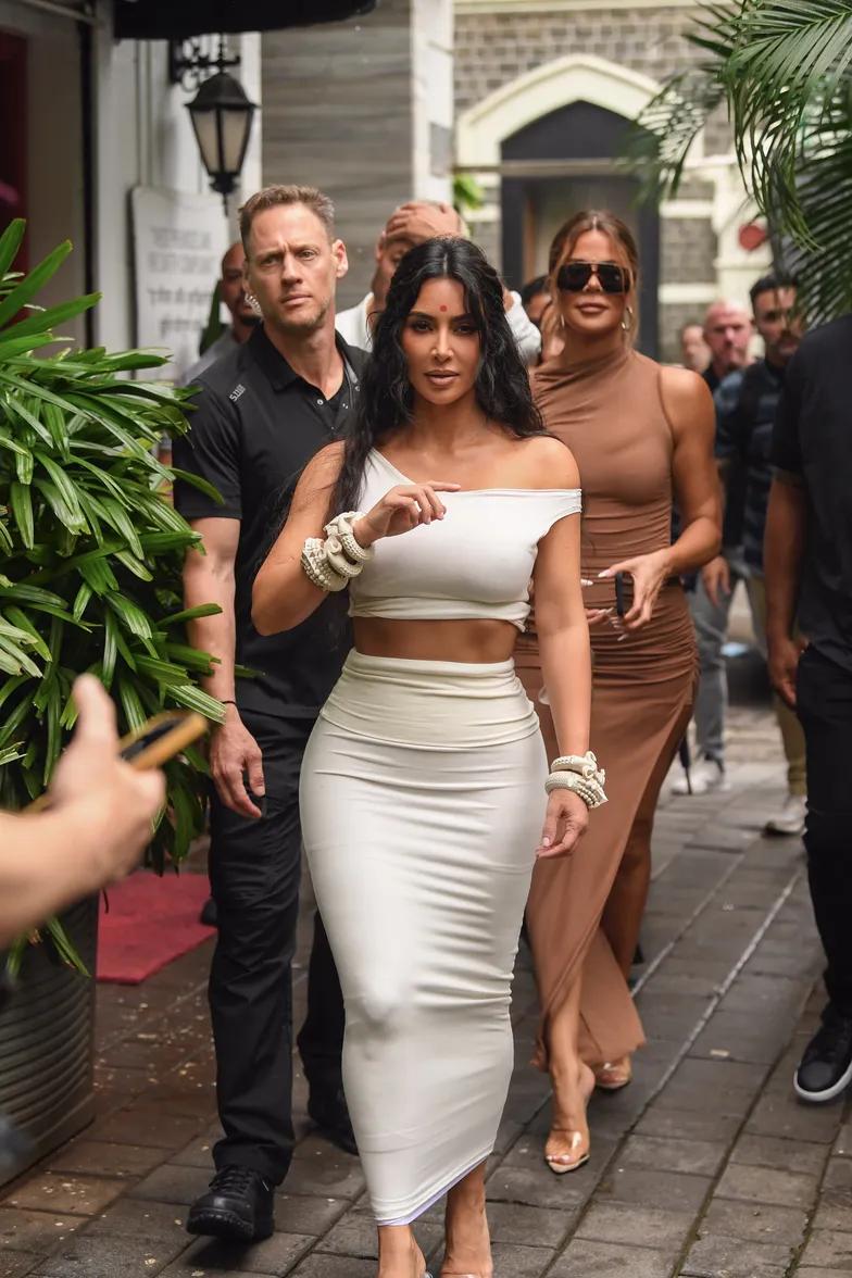 Ким и Хлоя Кардашьян нарядились для рынка