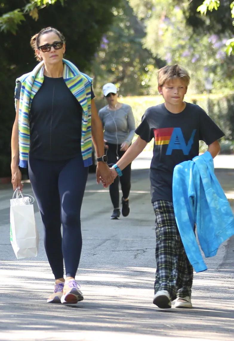 Бен Аффлек перестал носить обручальное кольцо Бен Аффлек перестал носить обручальное кольцо